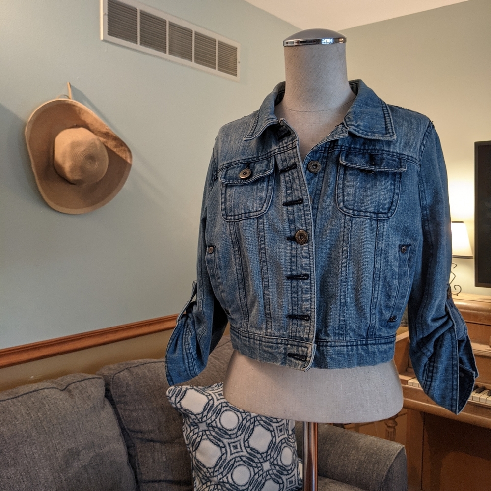 Cropped Jean jacket!! LOVECUTURE denim trendy cropped style Jean jacket - Picture 8 of 9